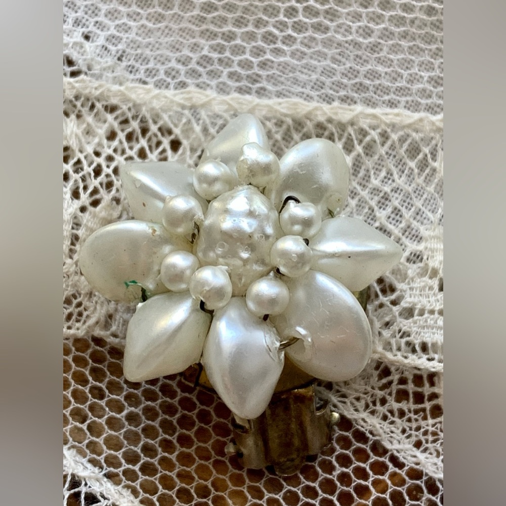 Vintage HONG KONG White MOP Mother of Pearl Clip Earrings Women’s Jewelry